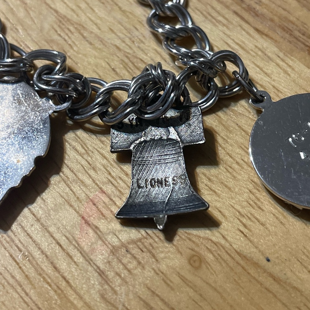Vintage Source Unknown Silver Charm Bracelet - image 8